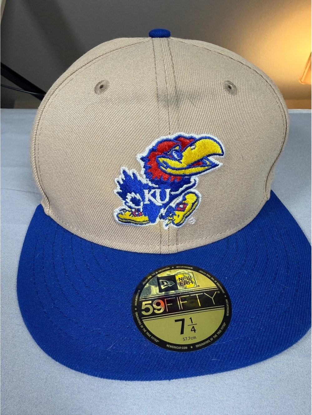 New Era 59FIFTY Kansas Jayhawks Fitted Baseball Cap Hat Size 7 1/4 Tan Blue